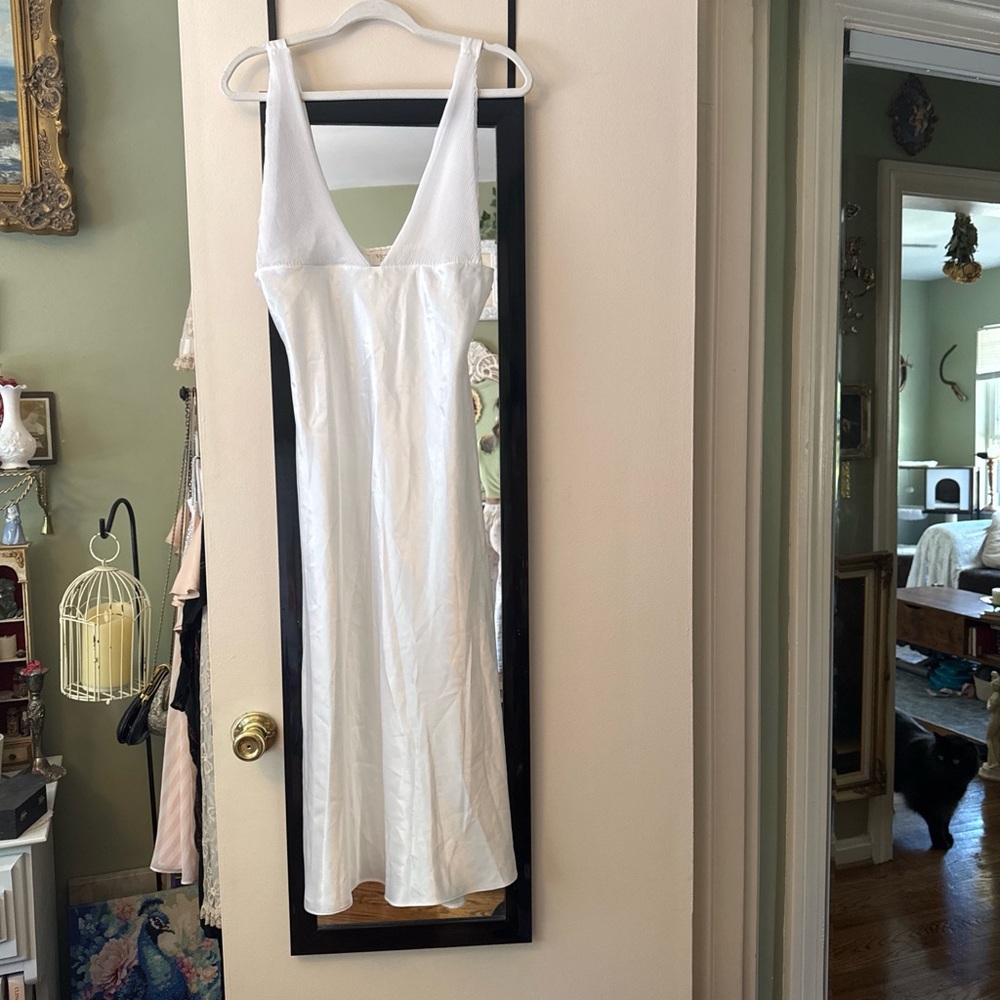 White Sleeveless V-Neck Women's Dress